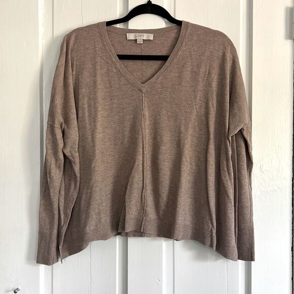 STAPLE PIECE! Ann Taylor LOFT long sleeve oversized sweater - Picture 1 of 3